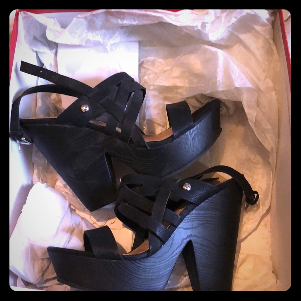Black Guess sandals